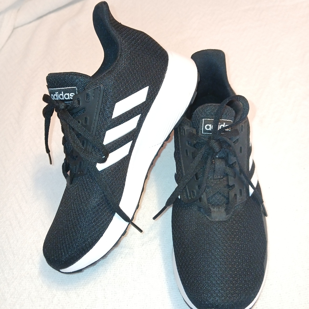 NWOT Sz.5 Boys Adidas Duramo 9 Sneakers
